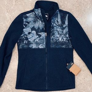 *Brand New(NWTs) North Face Floral Camo Fleece Jacket in Woman’s SM - MSRP:$140.